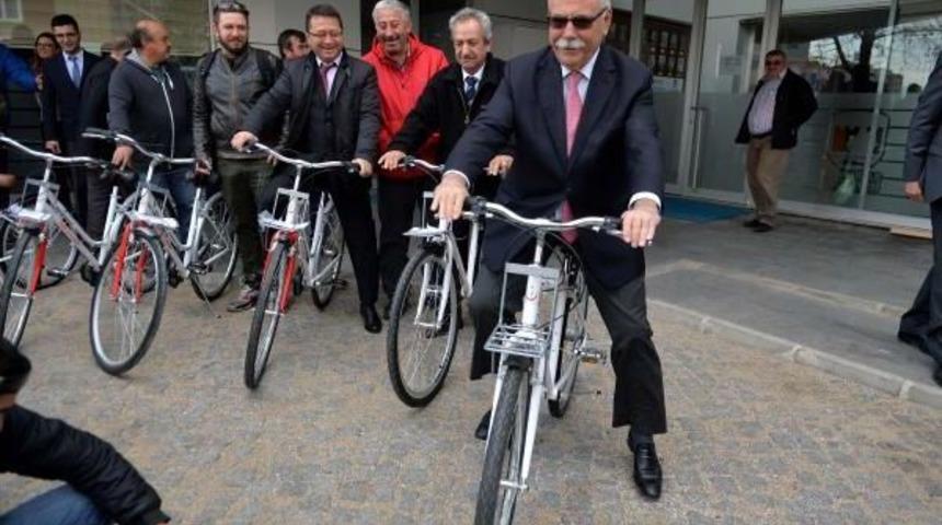 &Ccedil;anakkale'de 1100 Kişiye Bisiklet Dağtıldı