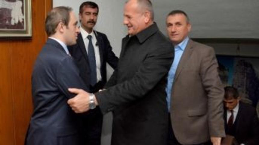 D&uuml;zce Belediye Başkanı Mehmet Keleş Hakkari&rsquo;de