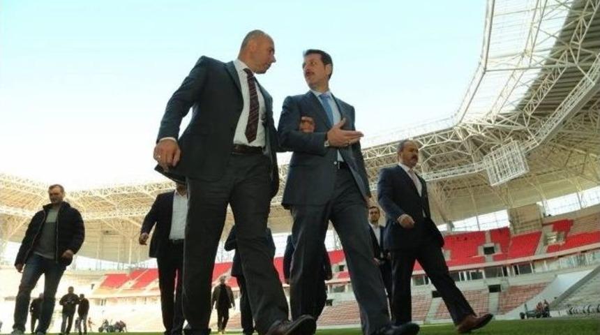 Başkanlar Yeni Stadı İnceledi