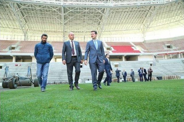 Başkanlar Yeni Stadı İnceledi