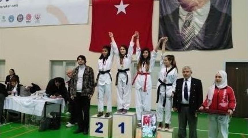 Burhaniye Uğur Anadolu Lisesi&rsquo;nde Madalya Sevinci