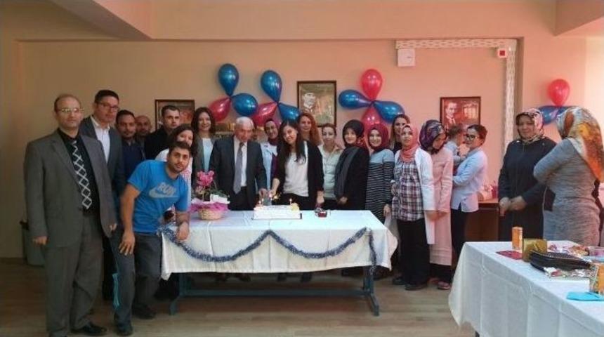 Hikmet Akın Ortaokulu &Ouml;ğretmenlere &Ouml;zel Kutlama
