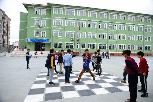 Nostalji Olan &Ccedil;ocuk Oyunları, Okul Bah&ccedil;elerine Neşe Katıyor 1