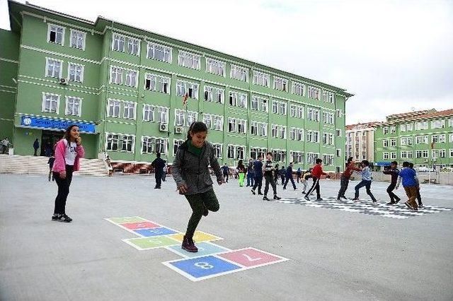 Nostalji Olan &Ccedil;ocuk Oyunları, Okul Bah&ccedil;elerine Neşe Katıyor 2