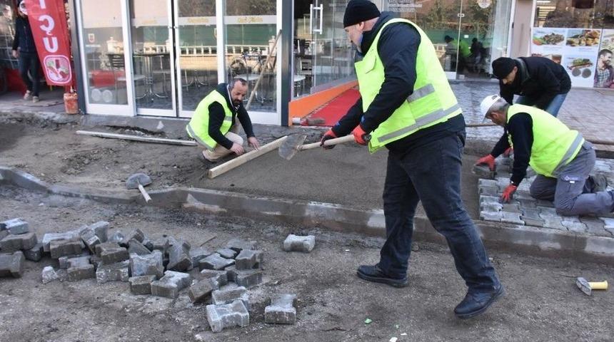 D&uuml;zce Belediyesi Kaldırım Yapımına Hız Verildi