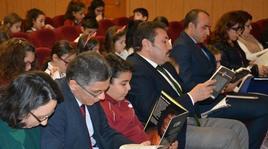 Başsavcı Ve Milli Eğitim M&uuml;d&uuml;r&uuml; &Ccedil;ocuklar İle Kitap Okudu