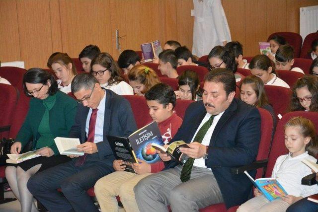 Başsavcı Ve Milli Eğitim Müdürü Çocuklar İle Kitap Okudu