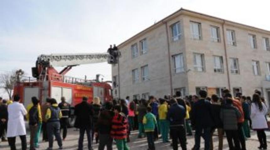 İtfaiye M&uuml;d&uuml;rl&uuml;ğ&uuml; &Ouml;ğrencilere Yangına M&uuml;dahale Eğitimi Verdi