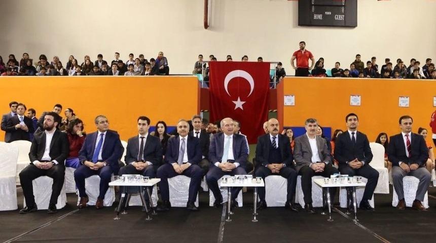 Başakşehir&rsquo;de Okullara Spor Malzemesi Desteği