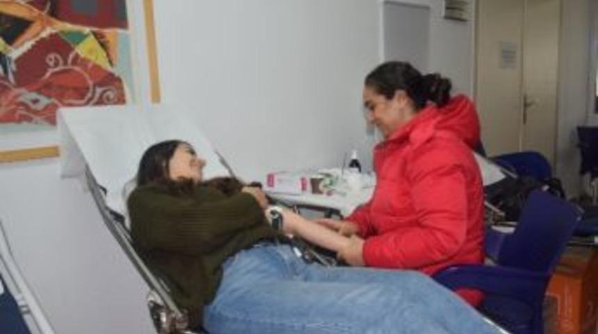 Anadolu Üniversitesi’nde Kızılay ’kan’panyası