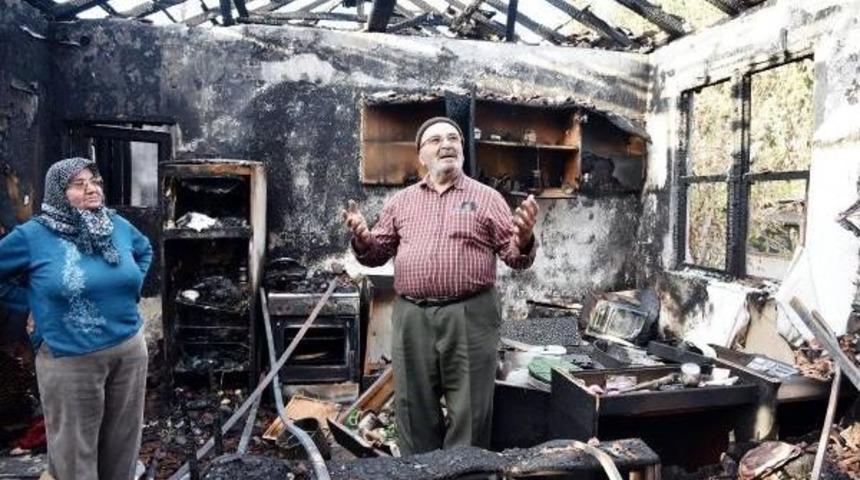 Evleri Yanan &Ccedil;ift Sokakta Kaldı