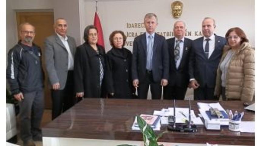 Fo&ccedil;a&rsquo;daki Emekli Astsubaylardan Yeni Kaymakama Ziyaret