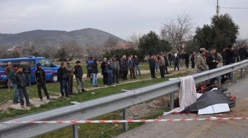 Tır'ın &Ccedil;arptığı Motosikletli &Ouml;ld&uuml;