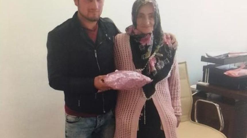 Kayınvalidesinden &Ouml;z&uuml;r Dileyip Hediye Aldı, Davadan Kurtuldu