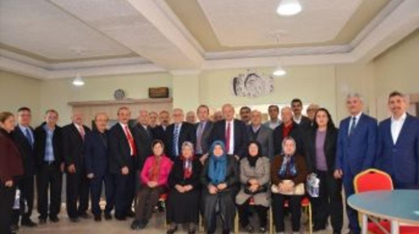 Emekli &Ouml;ğretmenler Unutulmadı