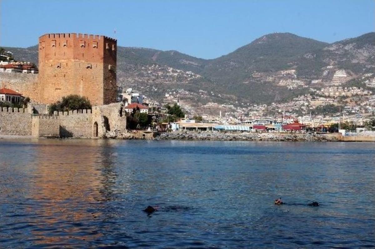 Vali Karaloğlu, Alanya&rsquo;da Sualtı Dalışı Ger&ccedil;ekleştirdi
