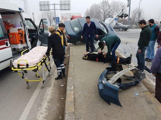 Kontrolden Çıkan Otomobil Refüje Çıktı: 1 Yaralı