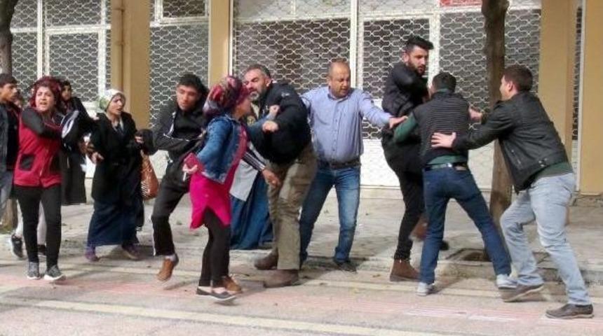 Mersin Adliyesi'nde Arbede: 2 G&ouml;zaltı