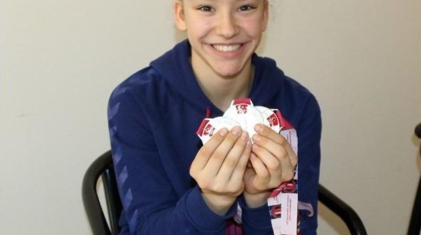 Akhisarlı Altın Kızın Başarıları Devam Ediyor