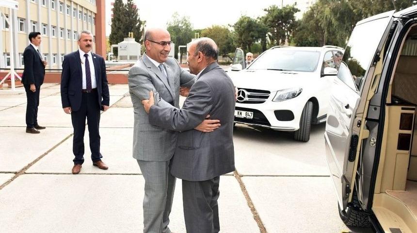 Devlet Hastanesi &Ccedil;alışanlarından Vali Demirtaş&rsquo;a Ziyaret