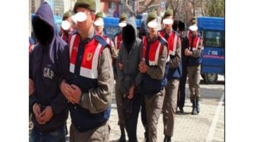 Jandarma &rsquo;torbacılara&rsquo; G&ouml;z A&ccedil;tırmıyor