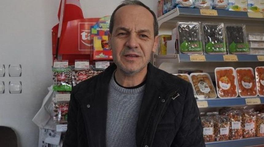 45 Saniyede Marketi Soyup Soğana &Ccedil;eviren Maskeli Hırsızlar G&uuml;venlik Kamerasına Yakalandı