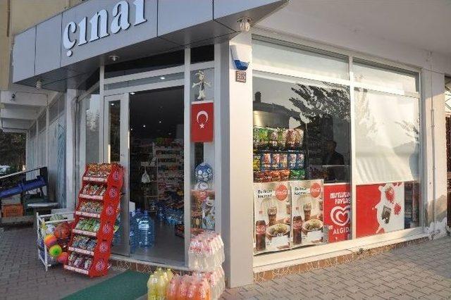 45 Saniyede Marketi Soyup Soğana Çeviren Maskeli Hırsızlar Güvenlik Kamerasına Yakalandı