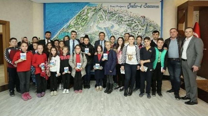 Başkan Gen&ccedil;, &Ccedil;ocukları Ağırladı