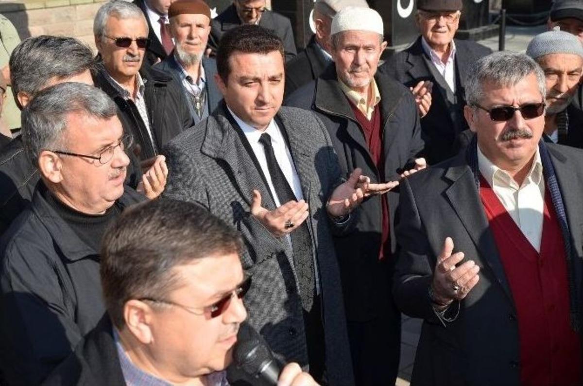 Boz&uuml;y&uuml;k&rsquo;te Umre Yolcuları Dualarla Uğurlandı