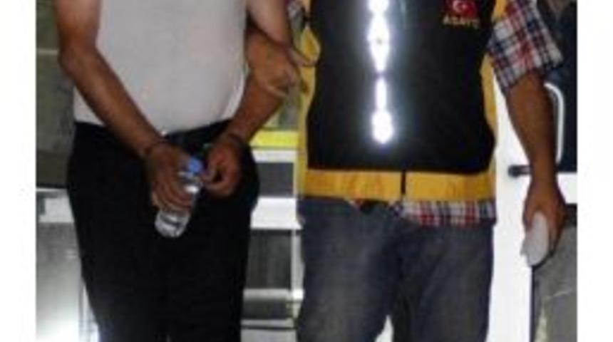 Karısını &Ouml;ld&uuml;r&uuml;p Kahkahalarla Cezaevine Girmişti