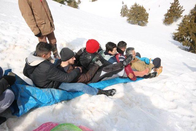 Gen&ccedil;lerin Karda Kayma Keyfi 3