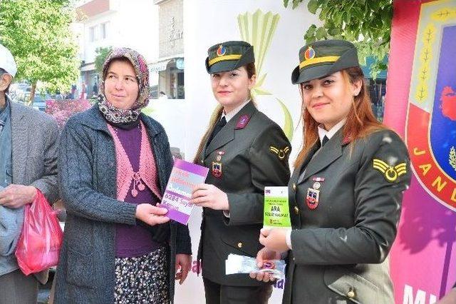 Milas’ta Jandarma Ve Kadınlar El Ele