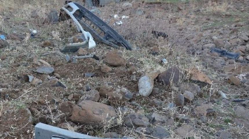 Otomobil &Uuml;&ccedil; Metreden Aşağı U&ccedil;tu: 5 Yaralı