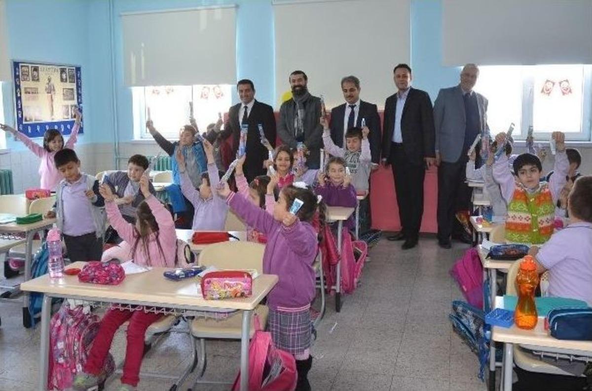 &Ccedil;ocuklara Diş Macunu Ve Diş Fır&ccedil;ası