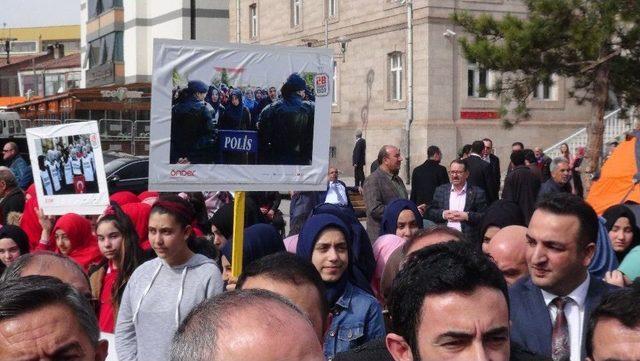 Başörtüsünün Yasaklandığı 28 Şubat’ın Yıl Dönümünde Başörtüsü Dağıtıldı