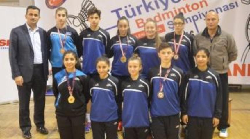 T&uuml;rkiye Badminton Şampiyonasindan 9 Madalya İle D&ouml;nd&uuml;ler