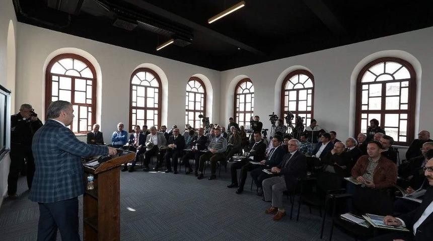 Başkan &Ccedil;elik B&uuml;y&uuml;kşehir Stratejik Araştırmalar Merkezi&rsquo;ni Tanıttı