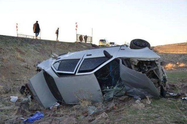 Siverek&rsquo;Te Otomobil Devrildi: 5 Yaralı 1