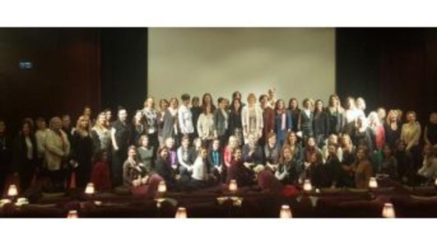 "insanlık Hik&acirc;ye Ile Besleniyor"