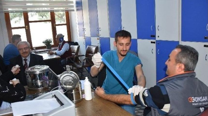 Manisa&rsquo;da Valilik Personeline Sağlık Taraması