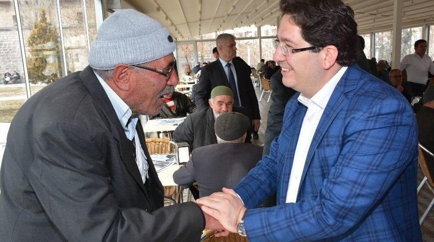 Başkan Yazgı Vatandaşa Cumhurbaşkanlığı H&uuml;k&uuml;met Sistemi&rsquo;ni Anlatıyor