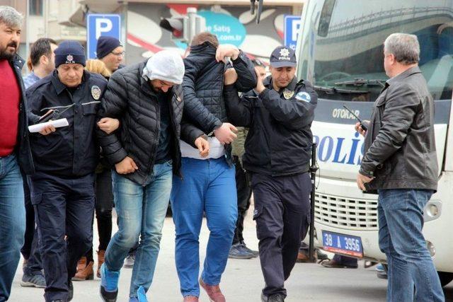 Kayseri’deki Cinayetle İlgili Gözaltına Alınan 10 Kişi Adliyeye Sevk Edildi