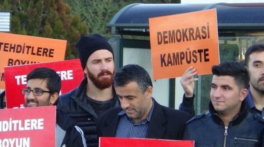&Uuml;niversite &Ouml;ğrencilerinden &lsquo;demokrasi Eylemi&rsquo;