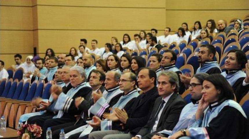 Diş Doktorları Beyaz &Ouml;nl&uuml;klerini Giydi