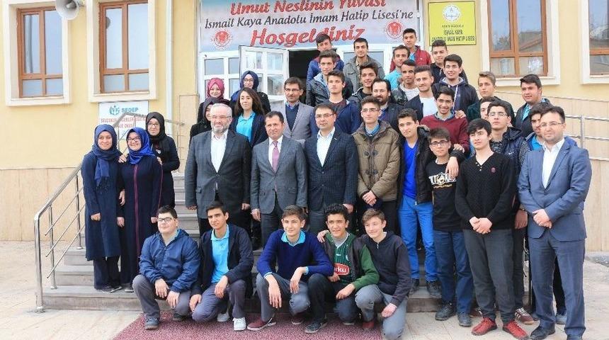 Altunyaldız, İmam Hatipli &Ouml;ğrencilere 28 Şubat&rsquo;ı Anlattı