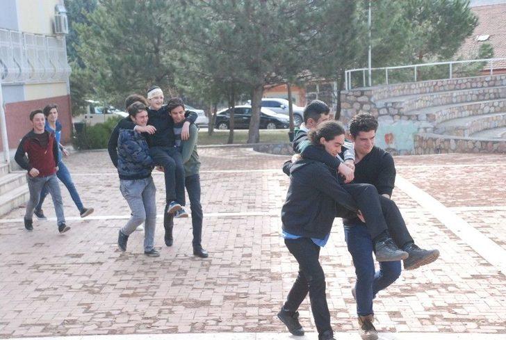 Tokat’ta Okulda Deprem Tatbikatı G1