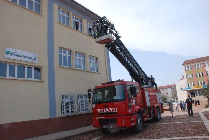 Tokat’ta Okulda Deprem Tatbikatı G4