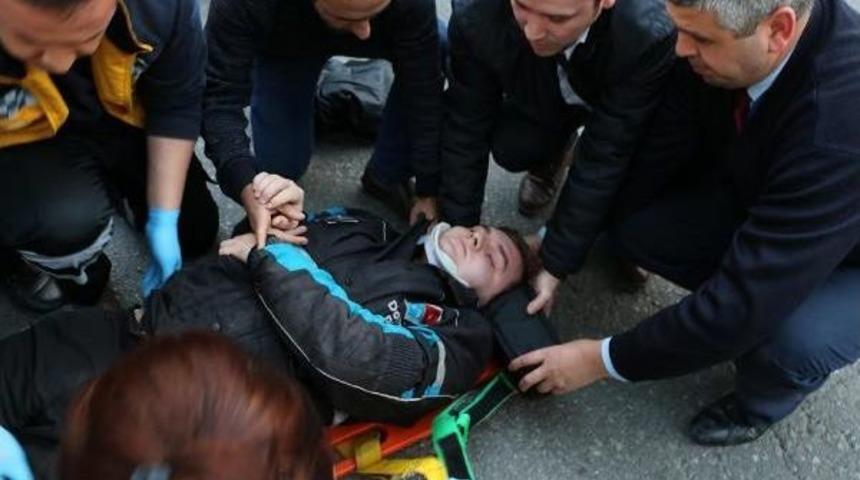 Rahatsızlanınca Motosikleti Devrilen Kurye Yaralandı