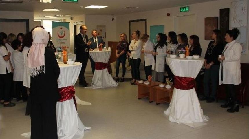 Diş Hekimleri G&uuml;n&uuml;&rsquo;nde Başarılı Diş Hekimlerine Teşekk&uuml;r Belgesi