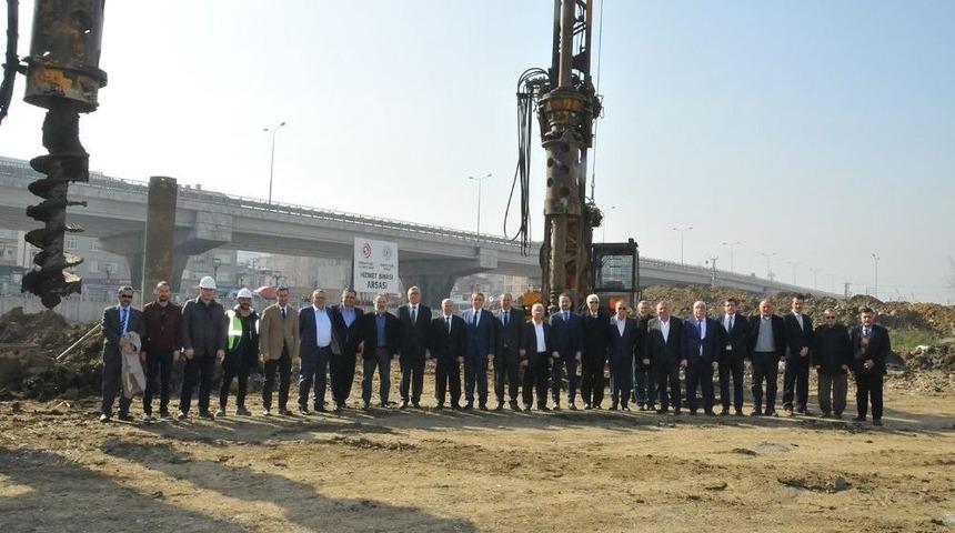 Yeni Oda-borsa Hizmet Binası İ&ccedil;in İlk Kazma Vuruldu